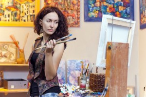 woman-painting-with-easel